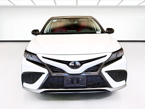 Used 2024 Toyota Camry XSE FWD image 2