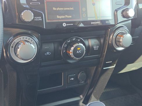 Used 2024 Toyota 4Runner TRD Off-Road Premium image 19