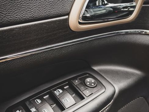 Used 2015 Jeep Grand Cherokee Limited AWD/4WD image 8
