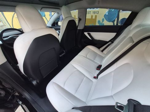 Used 2019 Tesla Model 3 RWD image 13