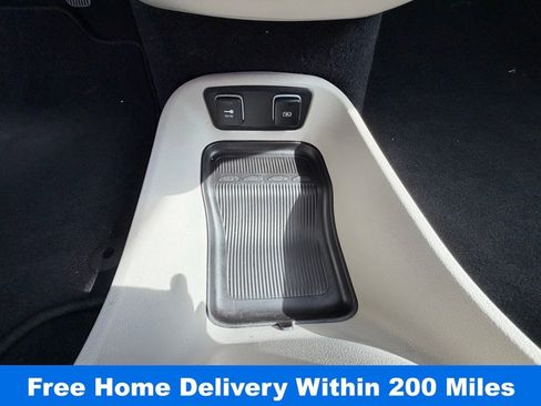 Used 2021 Chrysler Pacifica Touring-L w/ Uconnect Theater Family Group image 30