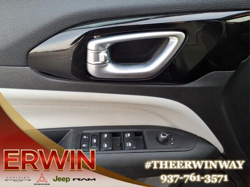 Certified 2023 Jeep Compass Limited AWD/4WD image 11