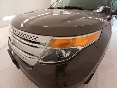 Used 2015 Ford Explorer XLT w/ Equipment Group 202A FWD image 9