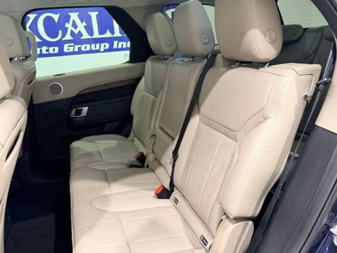 Used 2017 Land Rover Discovery HSE AWD/4WD image 21