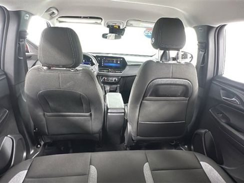 Used 2025 Chevrolet TrailBlazer LT w/ Driver Confidence Package image 17