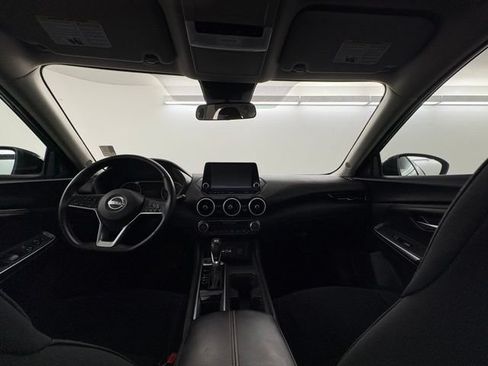 Used 2025 Nissan Sentra SR FWD image 12