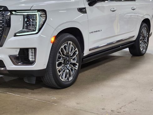 Used 2024 GMC Yukon XL Denali Ultimate AWD/4WD image 17