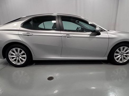 Used 2018 Toyota Camry LE FWD image 4