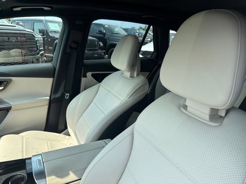 Used 2024 Mercedes-Benz GLC 300 4MATIC image 10
