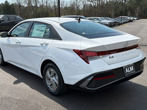 New 2026 Hyundai Elantra SE image 7