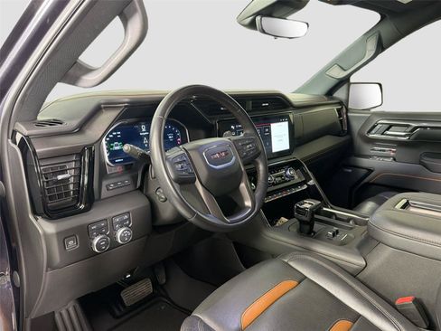 Used 2022 GMC Sierra 1500 AT4 w/ Technology Package AWD/4WD image 10