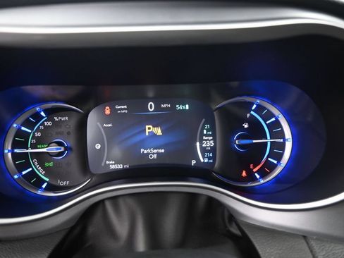 Used 2024 Chrysler Pacifica Limited FWD image 22