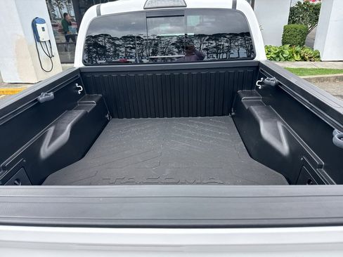 Used 2018 Toyota Tacoma TRD Pro AWD/4WD image 6