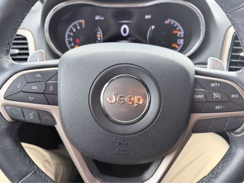 Used 2017 Jeep Grand Cherokee Laredo image 24