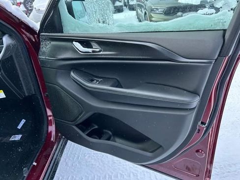 New 2025 Jeep Grand Cherokee L Altitude image 29