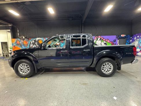 Used 2020 Nissan Frontier SV AWD/4WD image 2