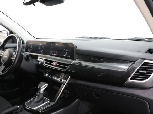 Used 2025 Kia Seltos S FWD image 16