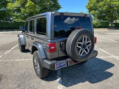 Used 2025 Jeep Wrangler Unlimited Sahara AWD/4WD image 8