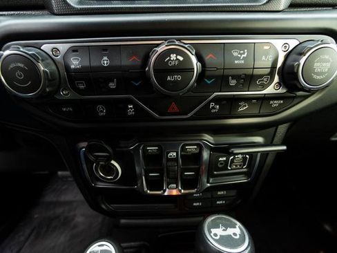 Used 2019 Jeep Wrangler Unlimited Sahara w/ Quick Order Package 24M Moab image 23