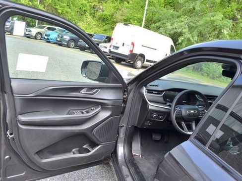 New 2025 Jeep Grand Cherokee L Laredo w/ Luxury Tech Group I image 15