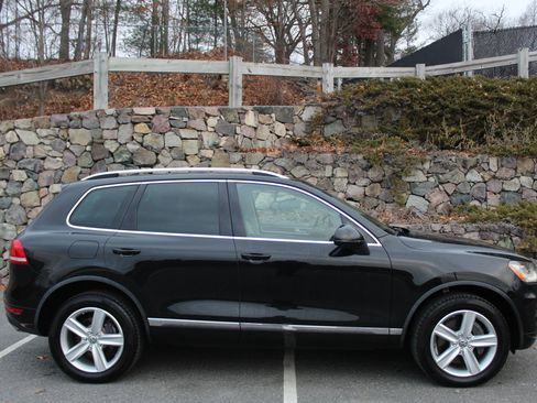 Used 2014 Volkswagen Touareg Hybrid image 5