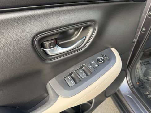 Used 2025 Honda HR-V LX image 13