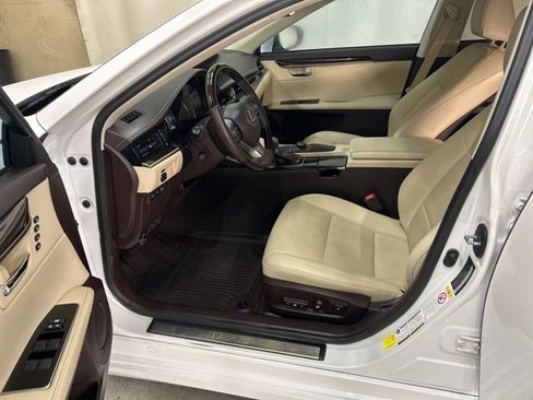 Used 2017 Lexus ES 350 w/ Premium Package image 9