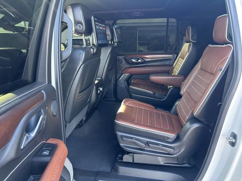 Used 2023 GMC Yukon XL Denali Ultimate image 18