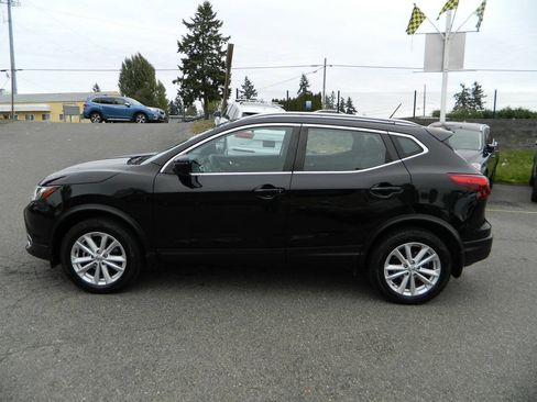 Used 2018 Nissan Rogue Sport SV w/ SV Technology Package image 5