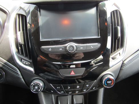 Used 2017 Chevrolet Cruze Premier image 18