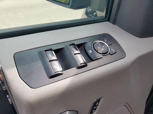 Used 2020 Ford F150 XLT image 23