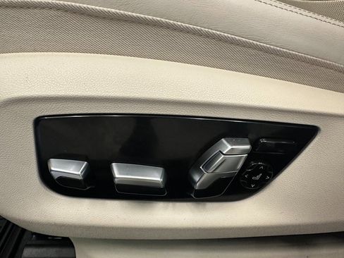 Used 2023 BMW 540i xDrive w/ Premium Package image 26