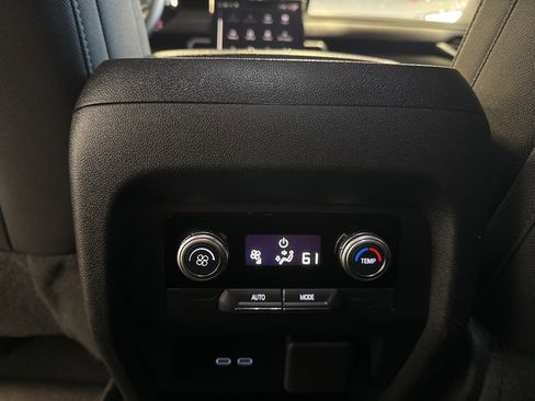 Used 2025 GMC Acadia Elevation image 25