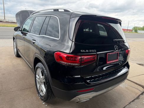 Used 2020 Mercedes-Benz GLB 250 w/ Premium Package image 29