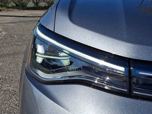 Certified 2025 Volkswagen Taos SEL w/ Black Wheel Plus Package image 9