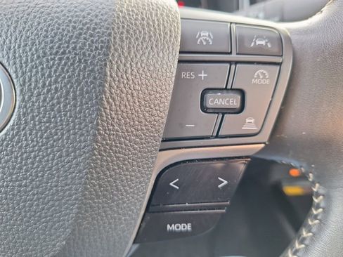 Used 2025 Toyota Camry SE w/ Convenience Package image 14