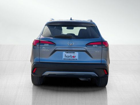 Used 2023 Toyota Corolla Cross XLE image 3