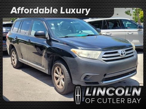 Used 2013 Toyota Highlander FWD image 1