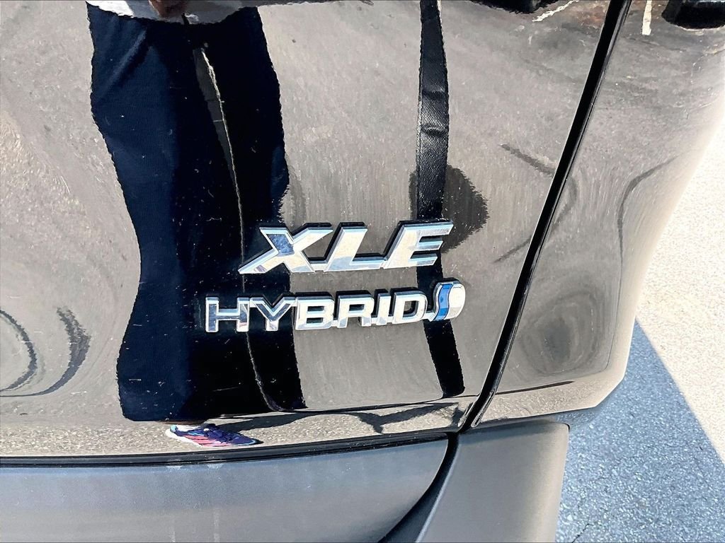 Used 2022 Toyota RAV4 XLE w/ XLE Grade Weather Package AWD/4WD image 28