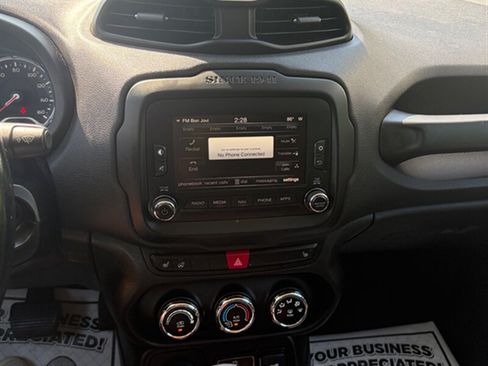 Used 2017 Jeep Renegade Trailhawk AWD/4WD image 14