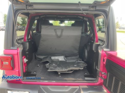 Used 2024 Jeep Wrangler Unlimited Rubicon w/ Technology Group AWD/4WD image 23