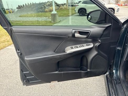 Used 2014 Toyota Camry SE image 19