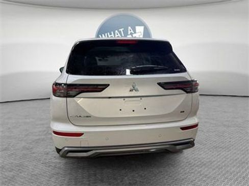 New 2025 Mitsubishi Outlander SE image 5