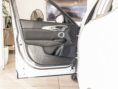 New 2025 Alfa Romeo Tonale w/ Premium Package image 32