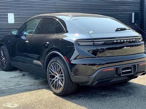 Used 2025 Porsche Macan Electric image 3