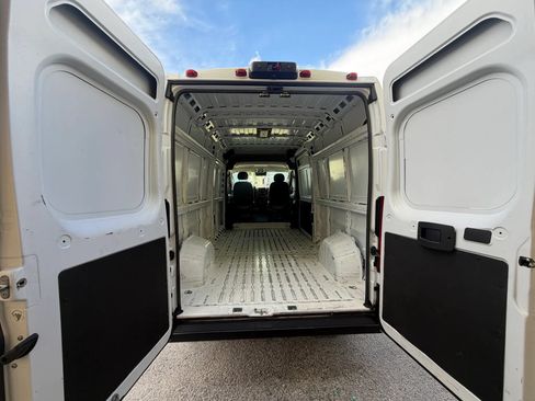 Used 2024 RAM ProMaster 2500 w/ Convenience Group FWD image 5