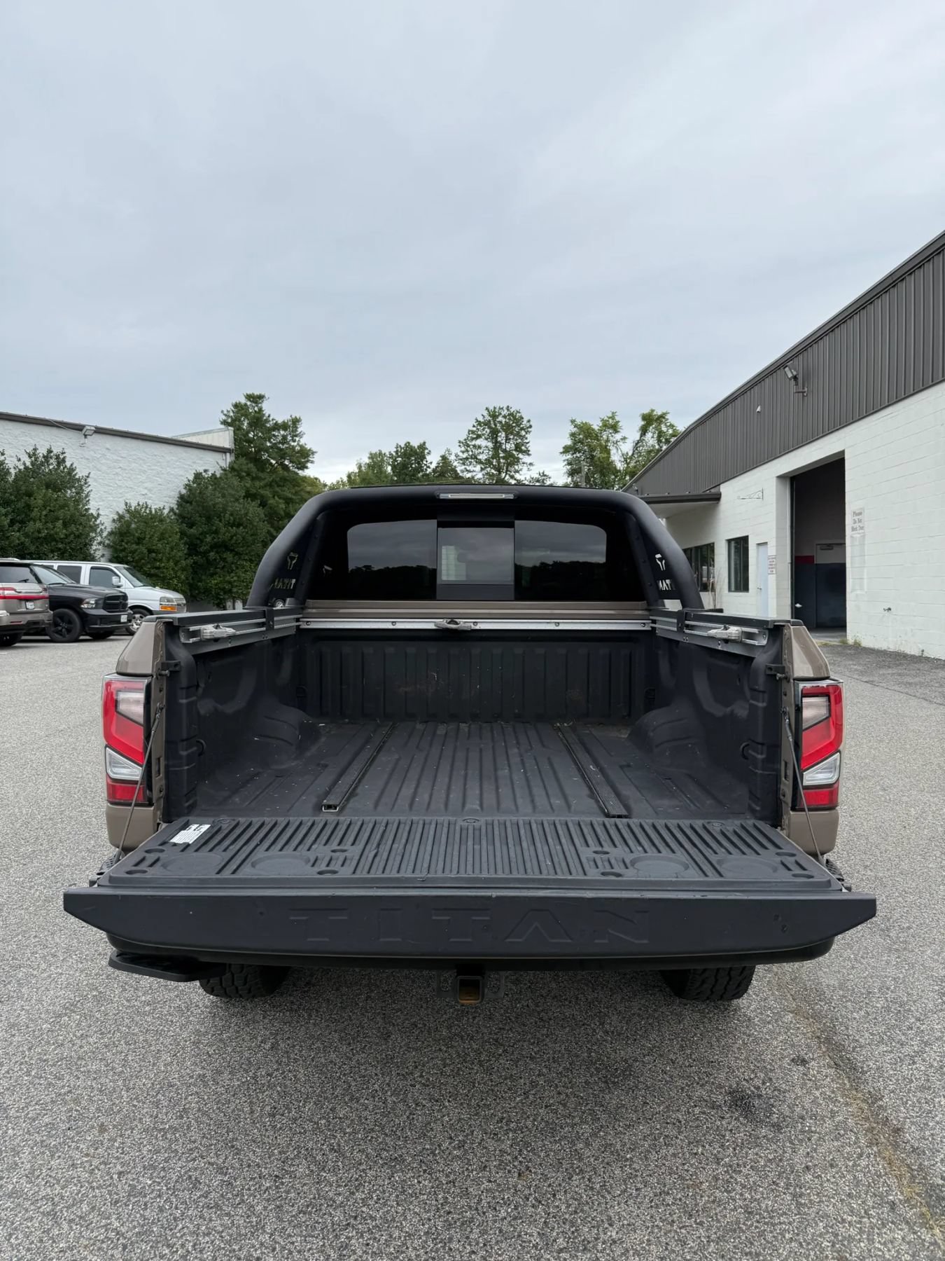 Used 2021 Nissan Titan PRO-4X w/ Pro-4x Convenience Package AWD/4WD image 6