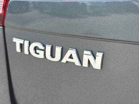 Used 2018 Volkswagen Tiguan S w/ 3rd Row Seat Package AWD/4WD image 30