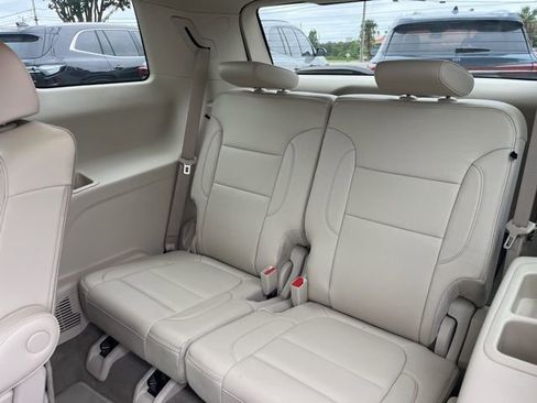 Used 2023 GMC Acadia Denali w/ Denali Ultimate Package AWD/4WD image 15
