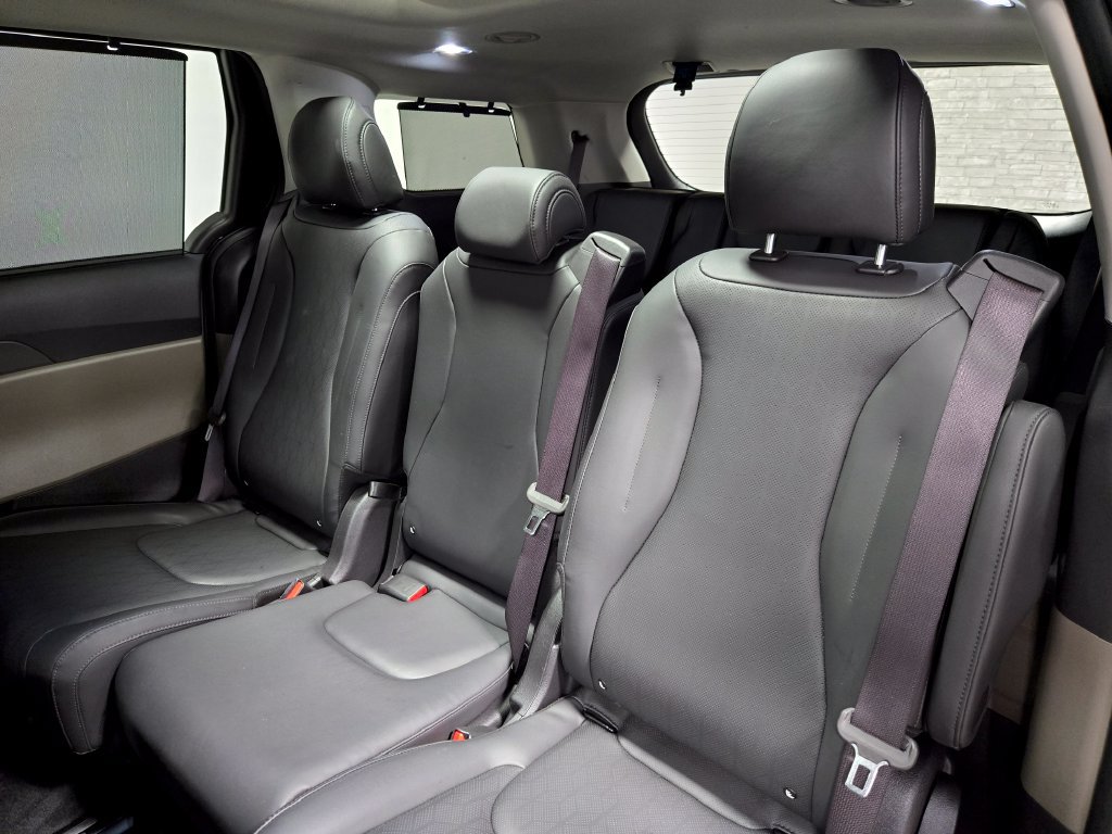 Used 2025 Kia Carnival SX FWD image 35